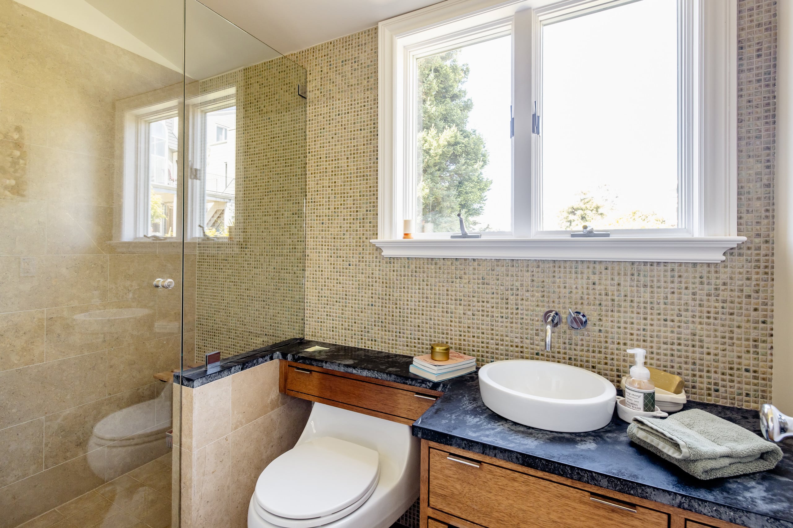 Home in San Francisco · ★4.98 · 3 bedrooms · 3 beds · 2 baths - Image 42