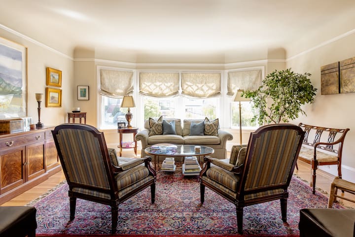 Sunny Art-filled Noe Valley Views!