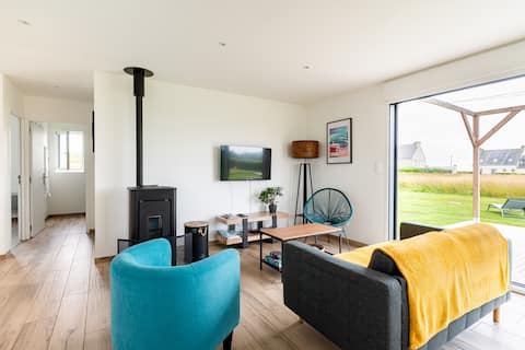 Popular Airbnb listing: Ocean surf house. in Plozévet