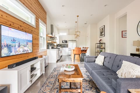 Popular Airbnb listing: Modern Guest Favorite Near DT, Airport & Park in Mlk 183