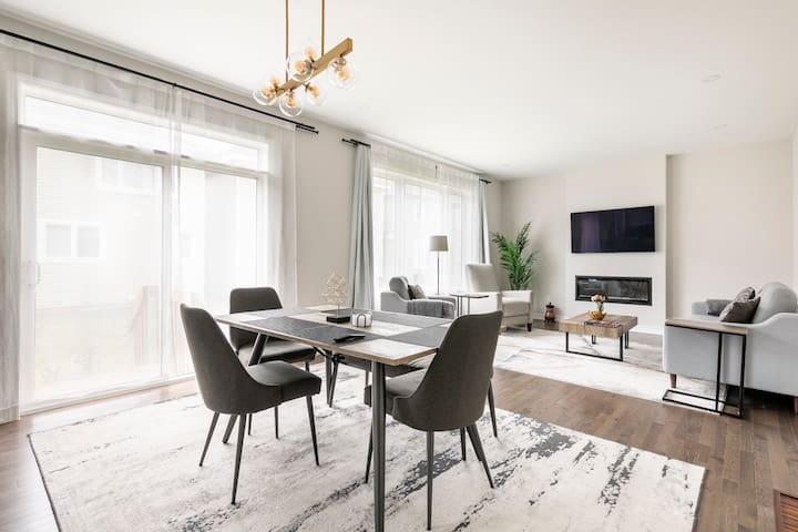 Single Family Home w/ KING Suite, Home Theatre/Gym