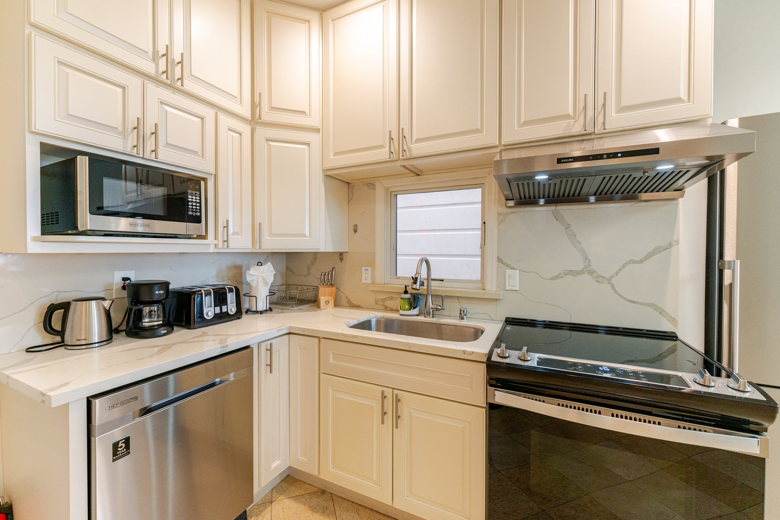Home in San Francisco · ★4.92 · 2 bedrooms · 3 beds · 1 bath - Image 10