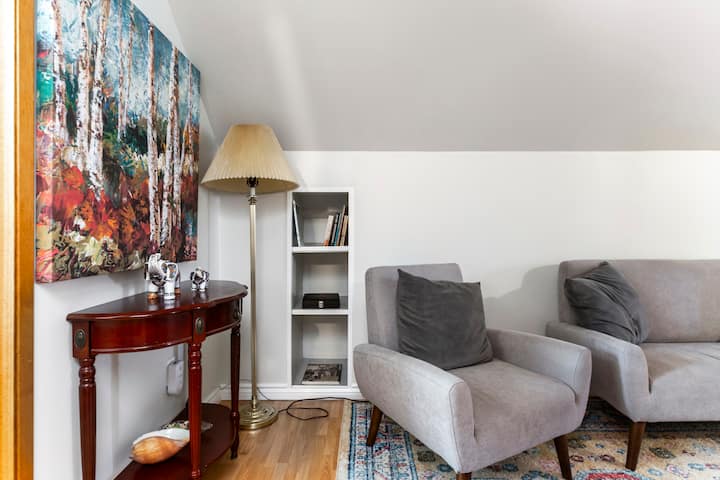 Adorable 1 Bedroom Suite In Trendy Location - カナダ エドモントン
