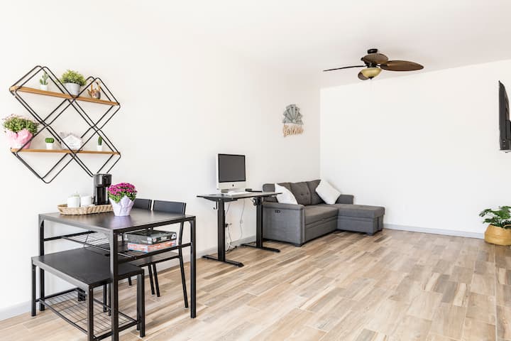 1br Retreat W/ Hot Tub Centrally Located - El Monte, CA