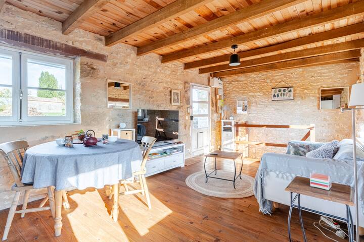 Propriété Airbnb réussie: Maison avec chambre atypique creusée dans la roche à Les Eyzies