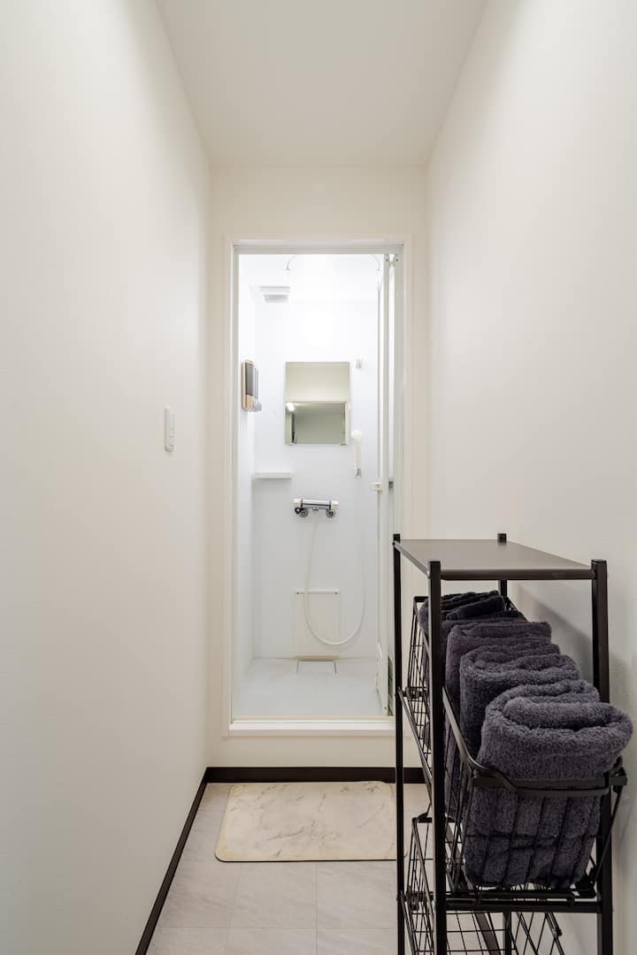 シャワールームは3室あります。大人数でも快適です。