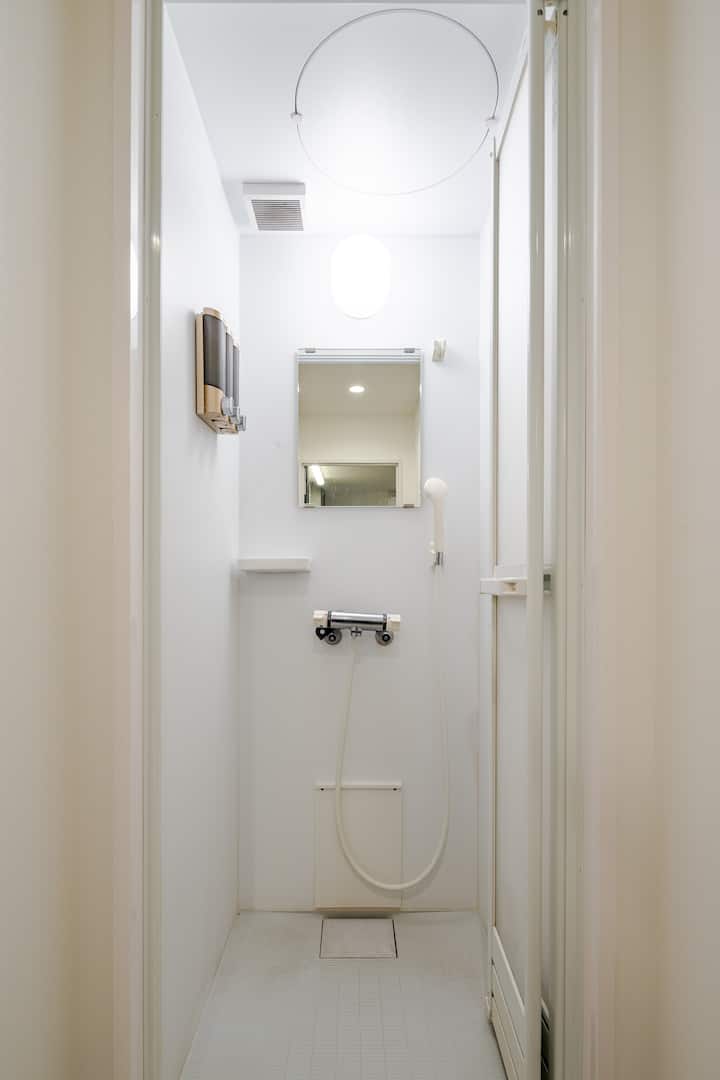 シャワールームは3室あります。