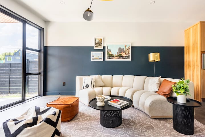 East Side Getaway HOT TUB! – Rainey St 7 Min Drive