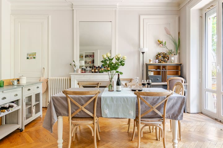 Haussmanien 105M2 (1130 sq ft) La Belle Époque A/C gallery image 5