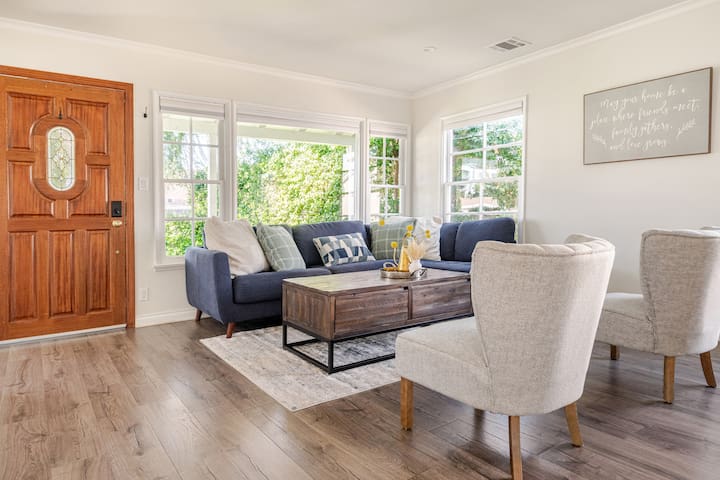 Elegant Burbank Beauty: Affordable Comfort Awaits