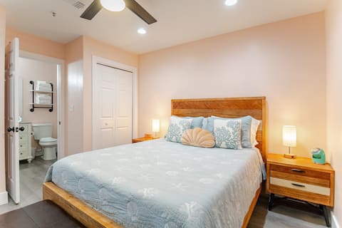 Top performing Airbnb: Bella & Josie’s Beach Bungalow in Pensacola / Ferry Pass / Brent