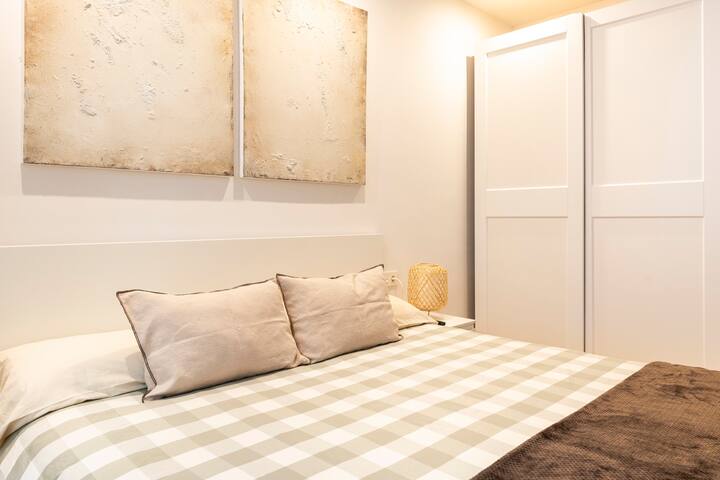 OT Residence: 5 bed / 4 bath (190sqm) in Old Town gallery image 4