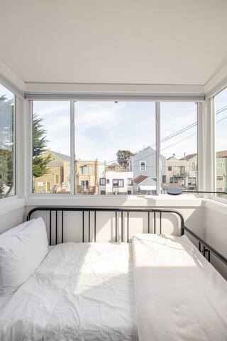 Golden Gate Lux 5BR in Vibrant San Francisco gallery image 3