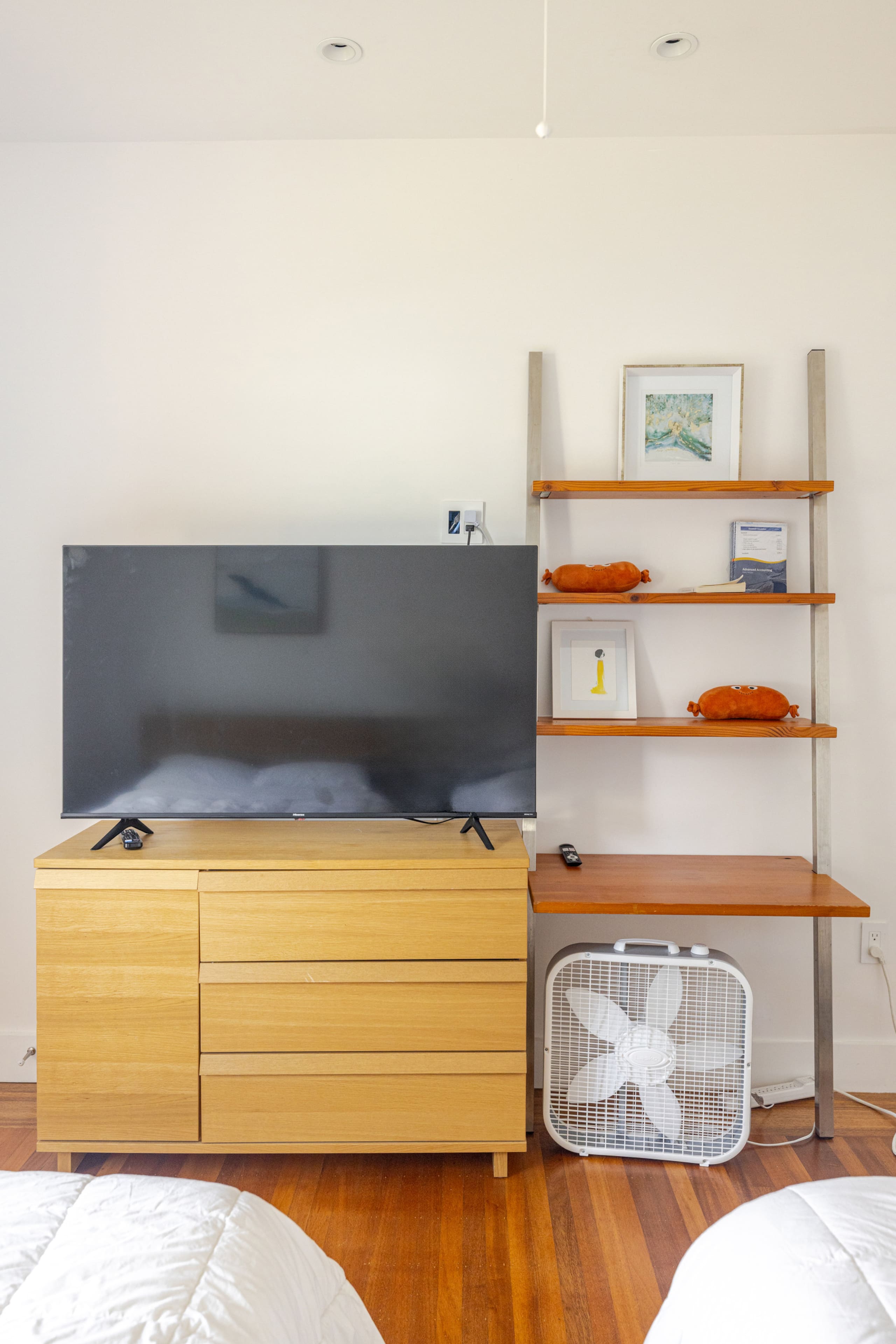 Home in San Francisco · ★4.97 · 5 bedrooms · 8 beds · 2 baths - Image 24