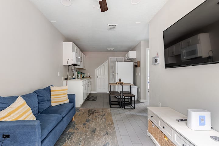Sunshine Guesthouse Sleep8/2bath - Winter Park, FL