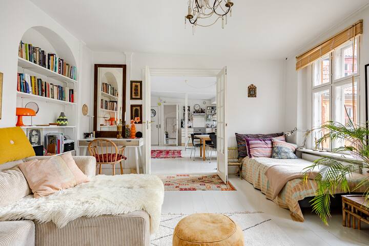 2-floors overlooking Marble Church gallery image 2