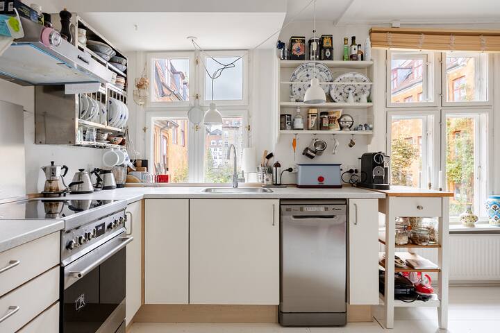 2-floors overlooking Marble Church gallery image 4