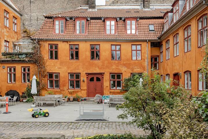 2-floors overlooking Marble Church