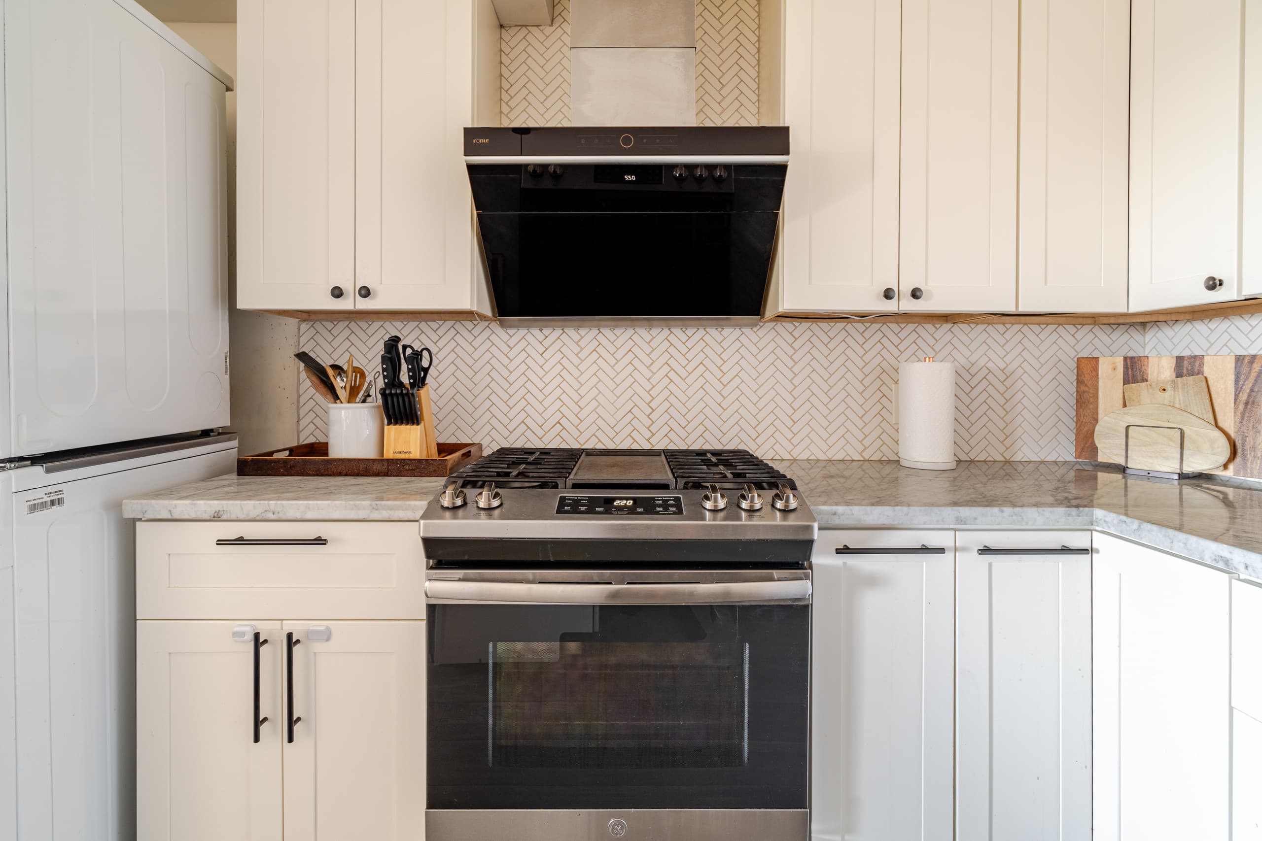 Home in San Francisco · ★4.74 · 2 bedrooms · 3 beds · 1 bath - Image 9