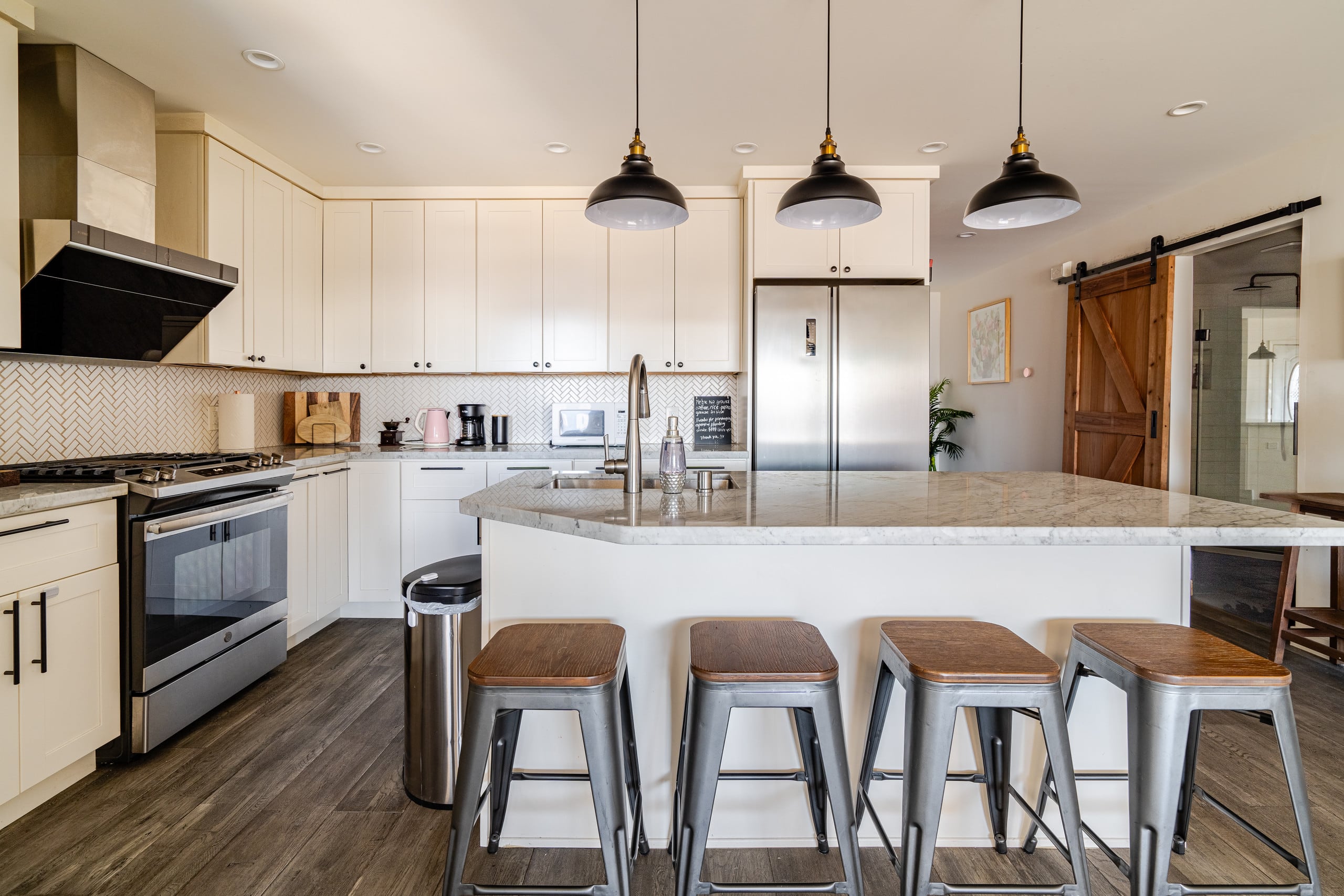 Home in San Francisco · ★4.74 · 2 bedrooms · 3 beds · 1 bath - Image 8