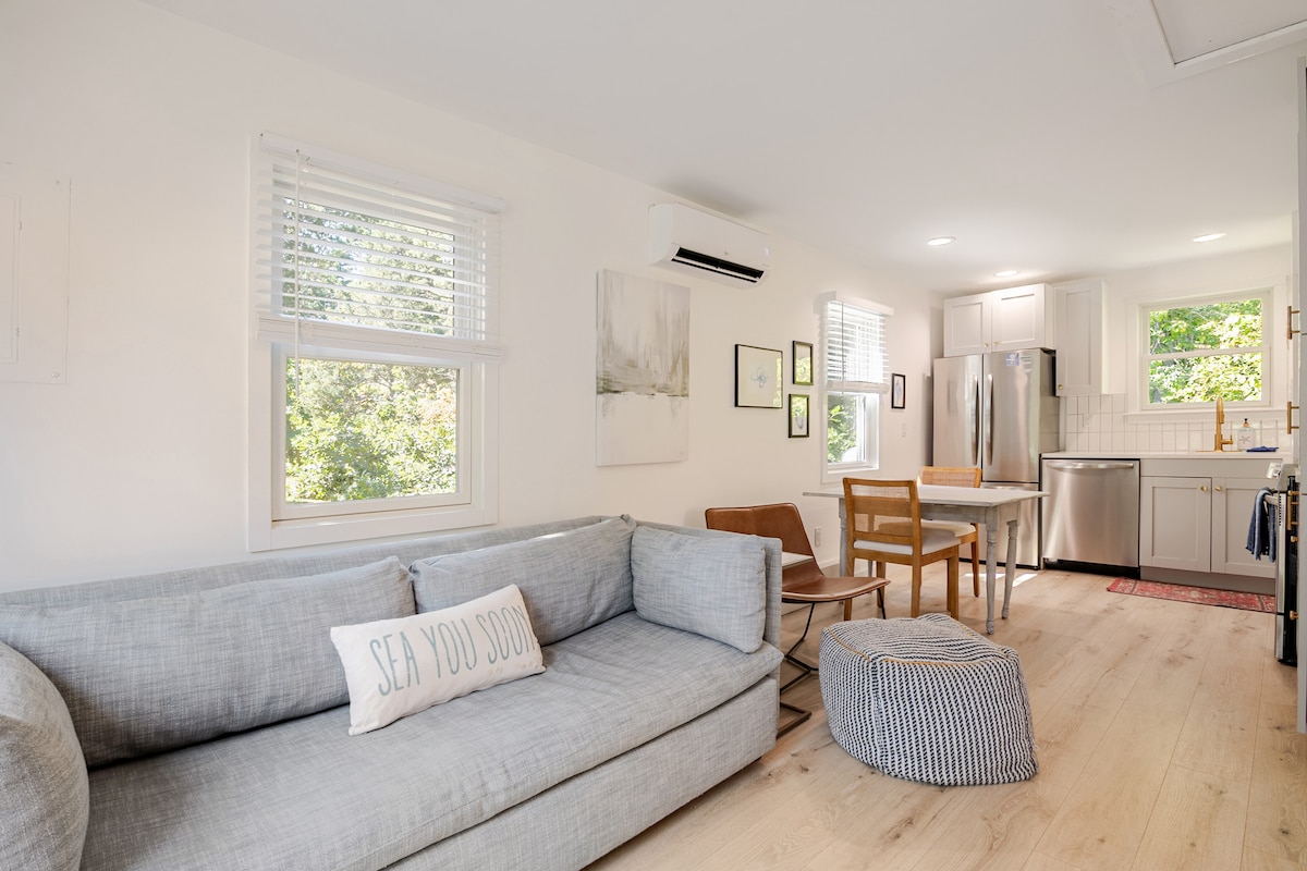 Top Airbnb: Newly remodeled cottage with path to beach in Brewster