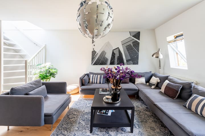 Beautifully large apartment in Amsterdam de Pijp. gallery image 3