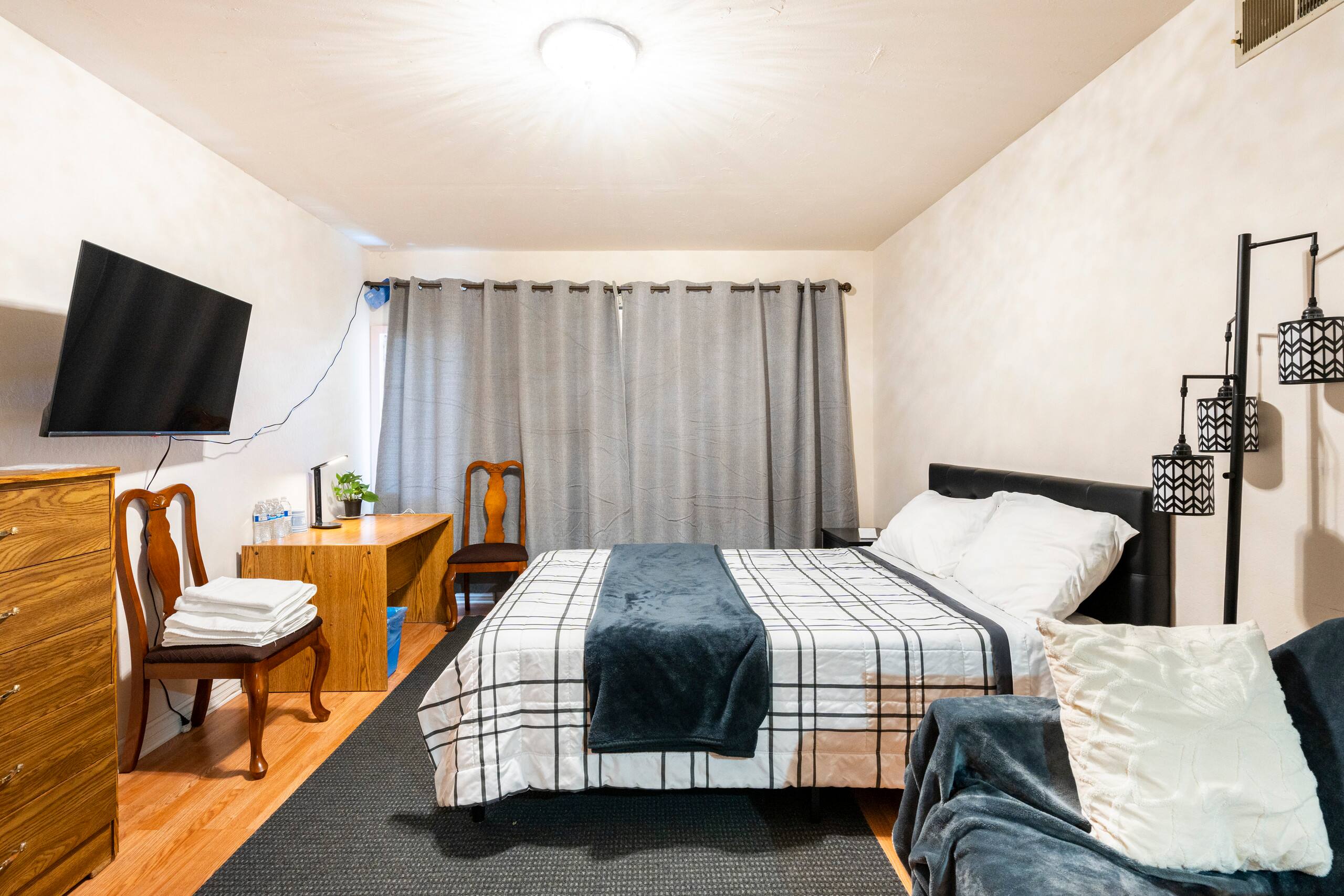 Home in San Francisco · ★4.83 · 2 bedrooms · 3 beds · 1 bath - Image 10