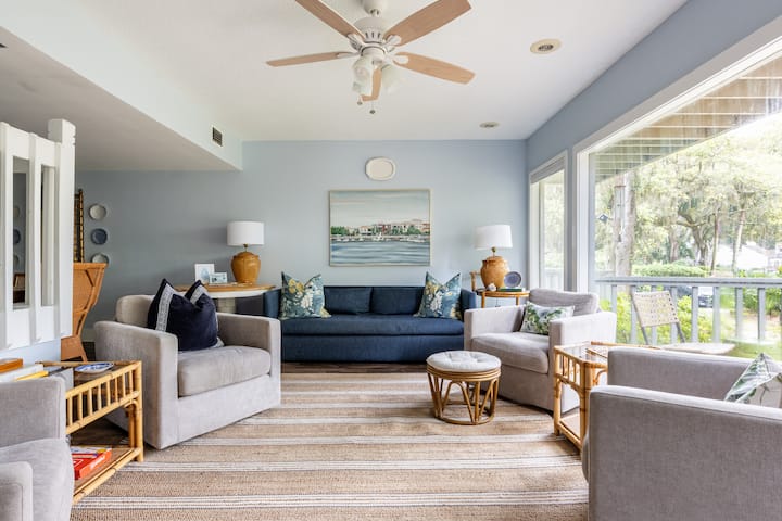 Cozy Golf Course Condo Sleeps 9, 5 Mi To Beach! - St. Simons Island, GA