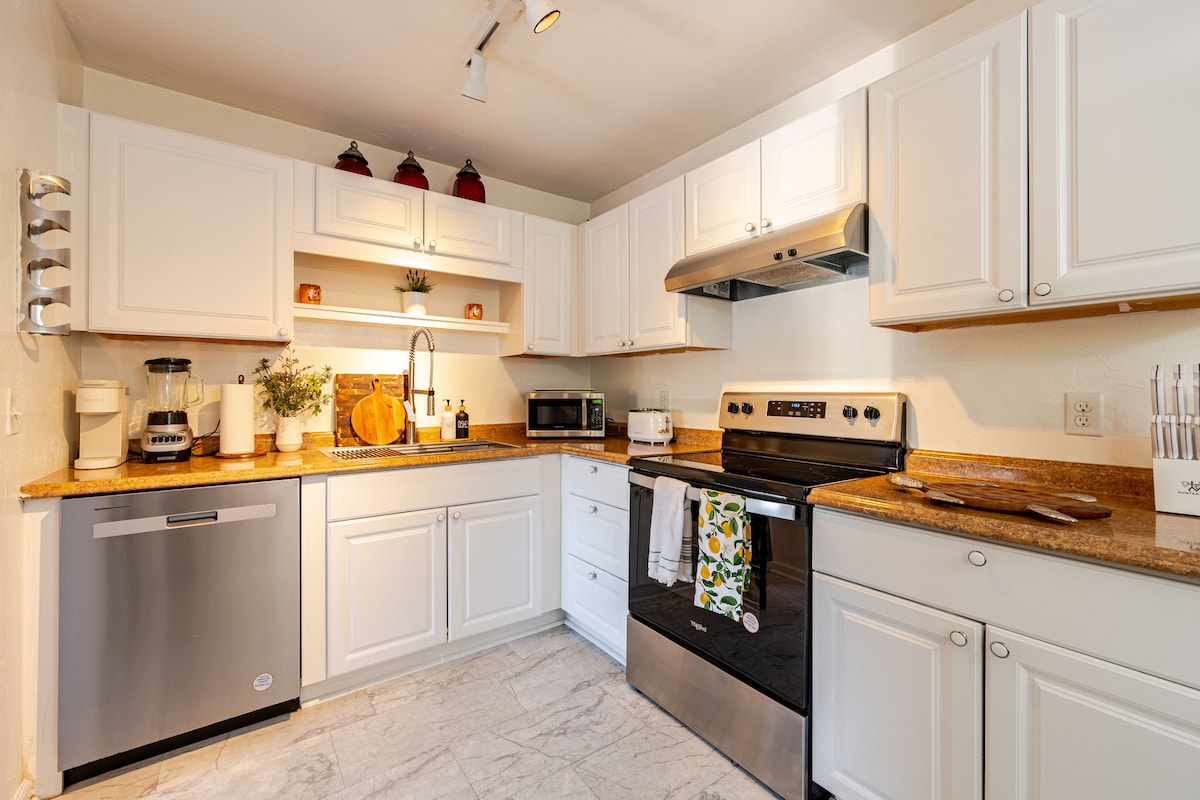 Full kitchen image 1