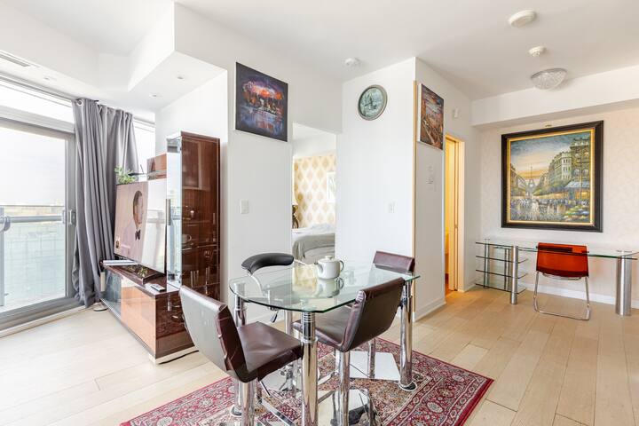 CN Tower and Lake Ontario Rogers Center View gallery image 4