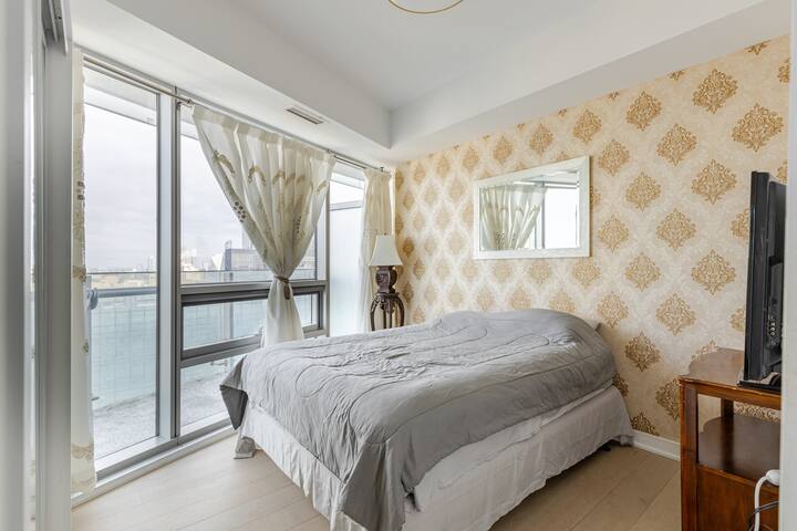 CN Tower and Lake Ontario Rogers Center View gallery image 2