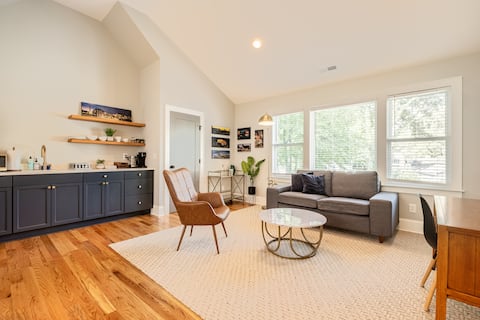 Successful Airbnb property: Adorable Mid-Century Modern Studio Apartment in North Charlotte