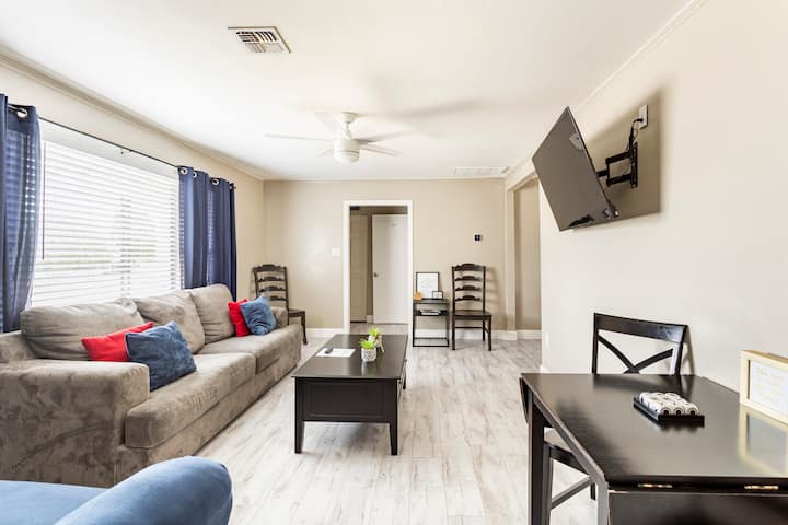 Home Away From Home. Cozy 3 Bedroom 2 Bath Home. - ロートン, OK