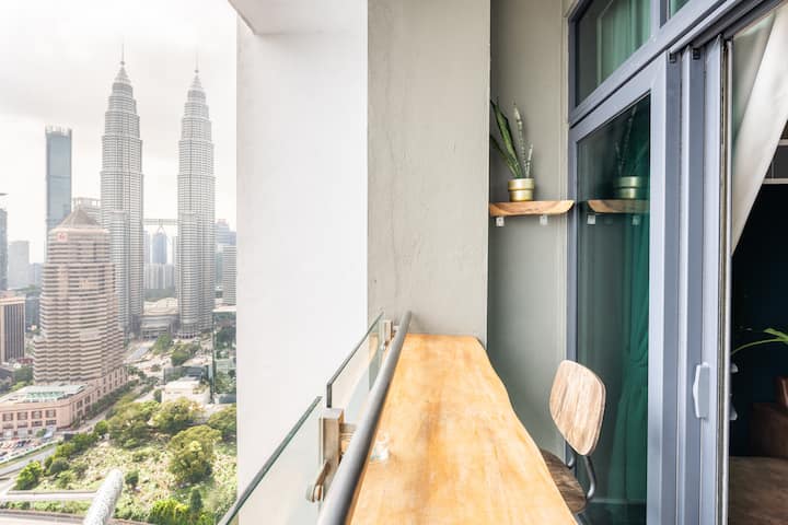 Lovely & Designer 3 Bedroom Condo With Klcc View - Kuala Lumpur