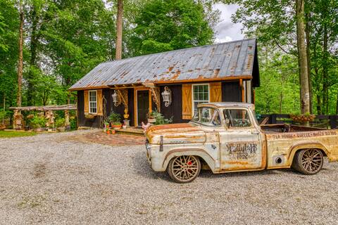 Cozy guest cottage at The Black Walnut Chateau