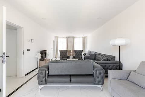 Prestigious Apartment in the Heart of Brussels Center.