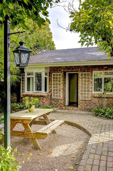 The Butterfly Cottage (OFF GRID)