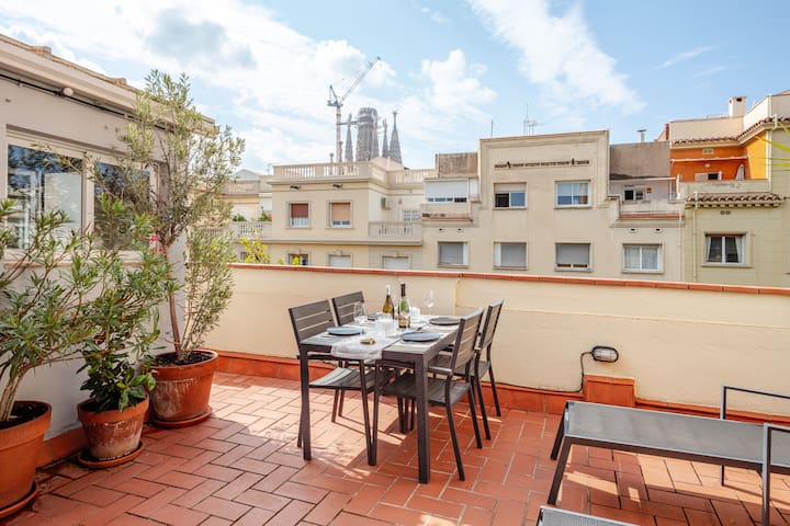 Sagrada Familia Terrace Penthouse 2 BR – Licensed