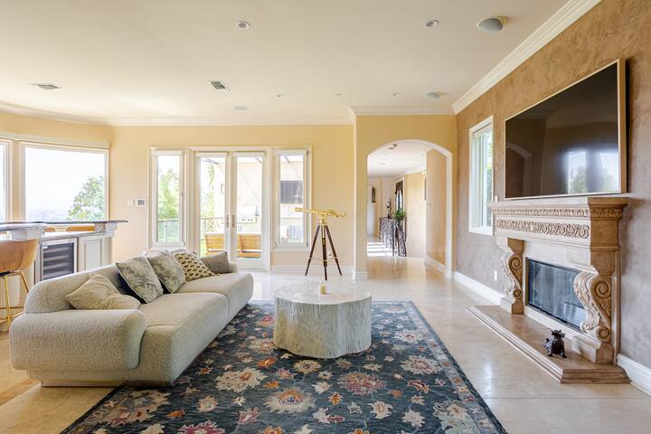 Mansion in the hills near Universal Studios! gallery image 5