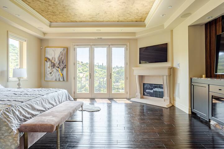 Mansion in the hills near Universal Studios! gallery image 4