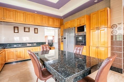 Large villa with private pool, garden and garage
