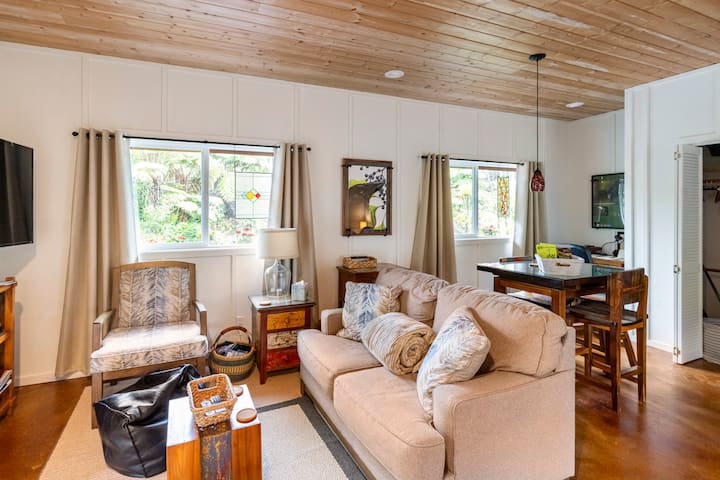 Cozy Cottage With Fresh Rainwater Hot Tub *No Fees - Volcano, HI