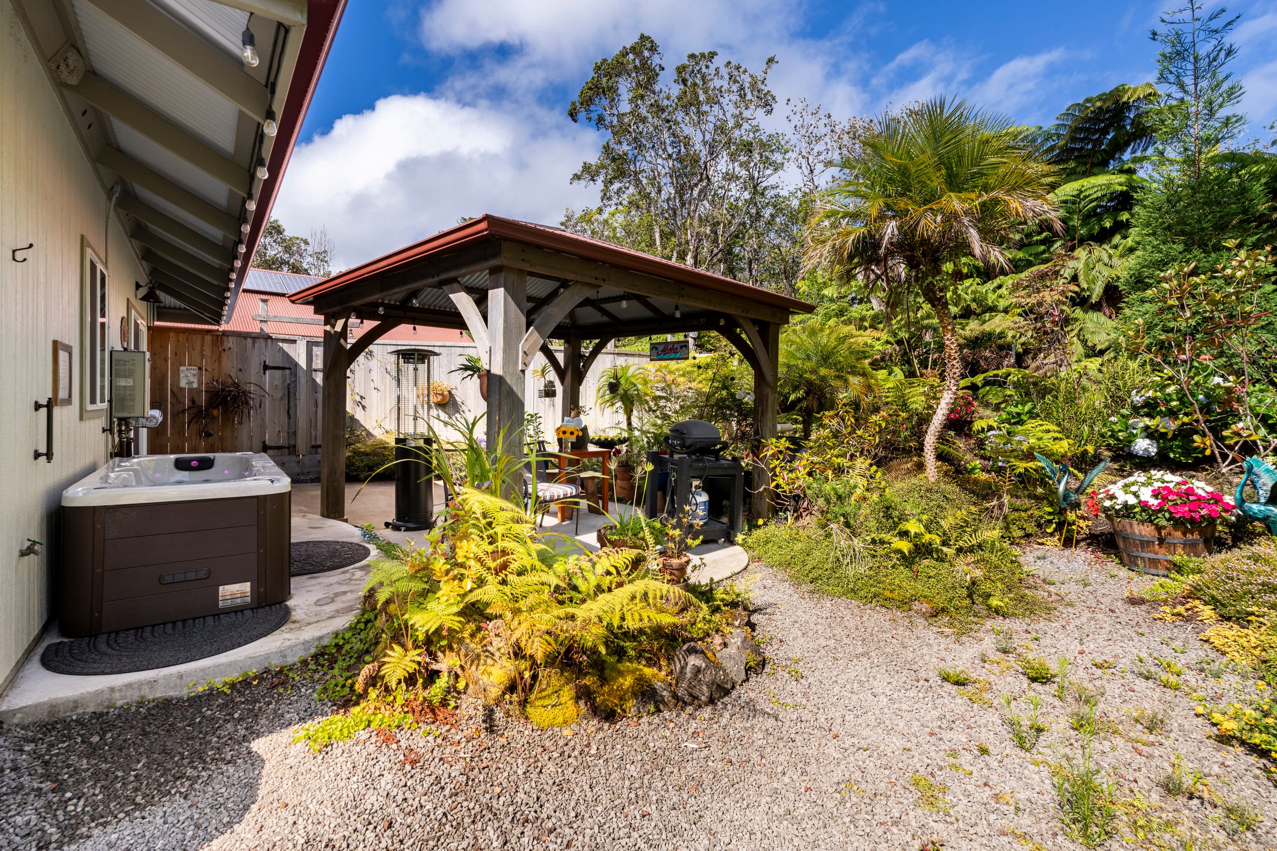Guesthouse in Volcano · ★5.0 · Studio · 1 bed · 1 bath - Image 16