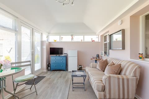 Top performing Airbnb: Birkdale Self Contained Annexe- near all amenities in Formby