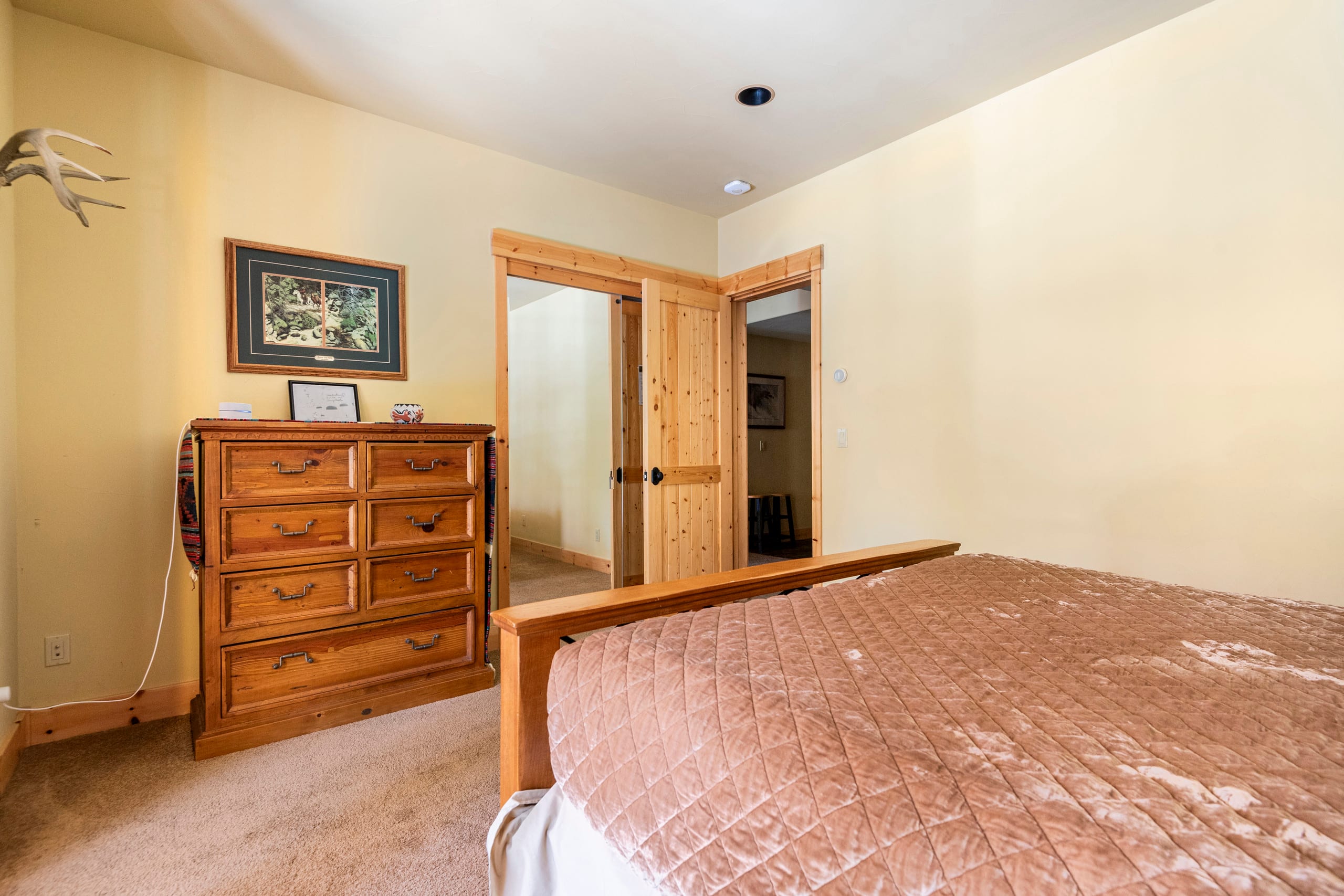Luxury Swiss Chalet with Hot Tub & Creek Views - Photo 41