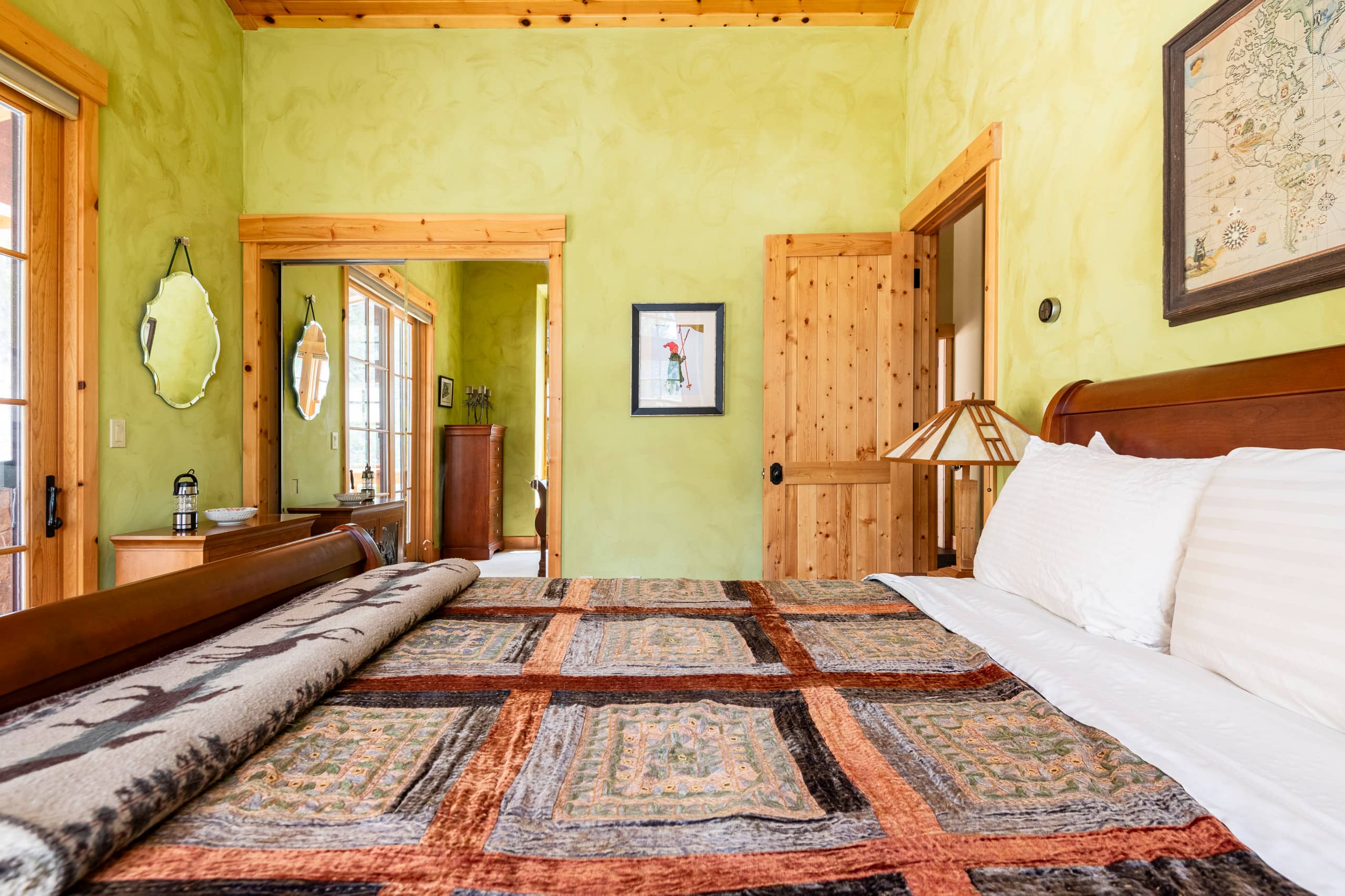 Luxury Swiss Chalet with Hot Tub & Creek Views - Photo 11
