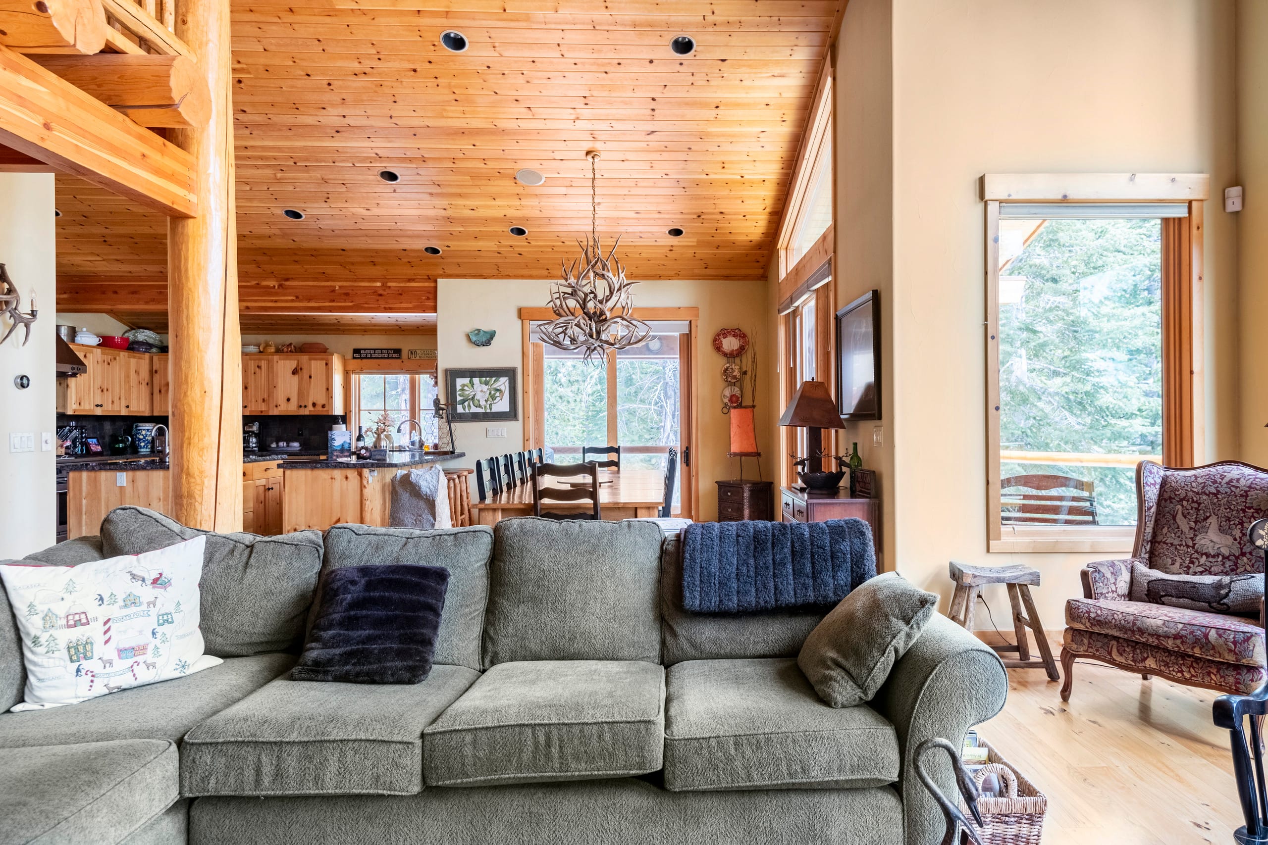 Luxury Swiss Chalet with Hot Tub & Creek Views - Photo 28
