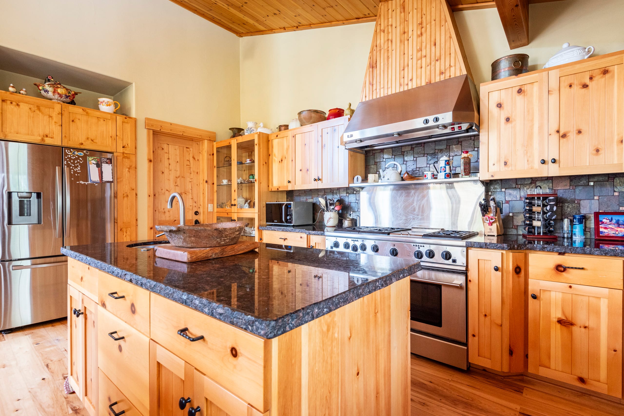 Luxury Swiss Chalet with Hot Tub & Creek Views - Photo 55