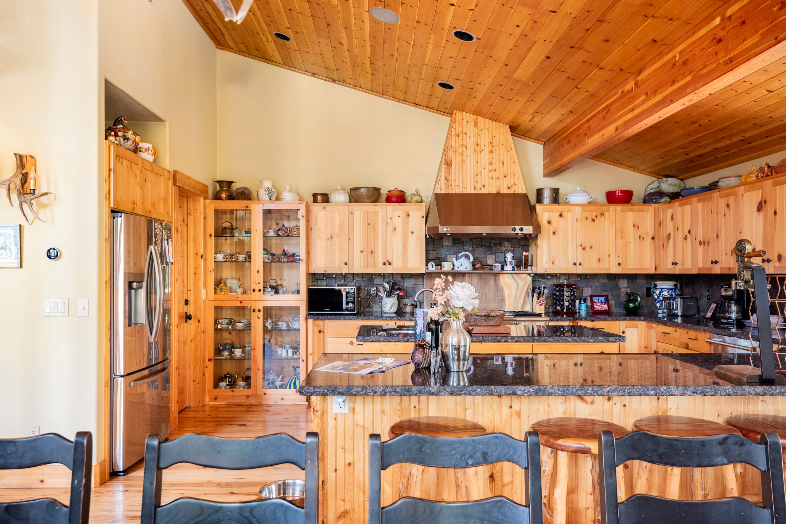Luxury Swiss Chalet with Hot Tub & Creek Views - Photo 23
