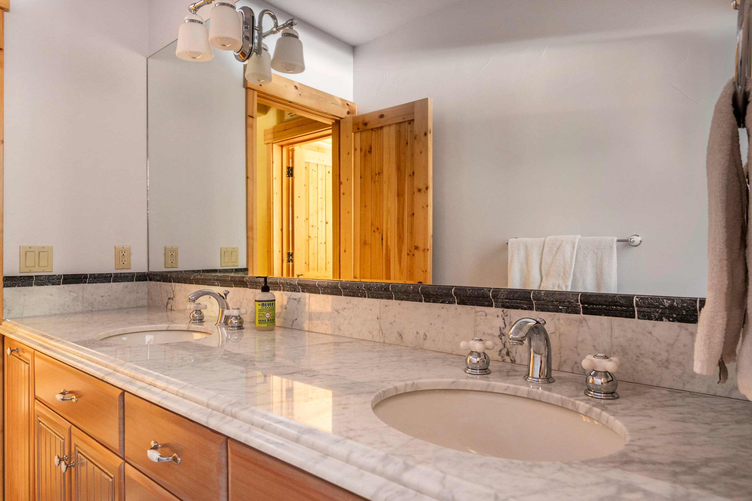 Luxury Swiss Chalet with Hot Tub & Creek Views - Photo 54